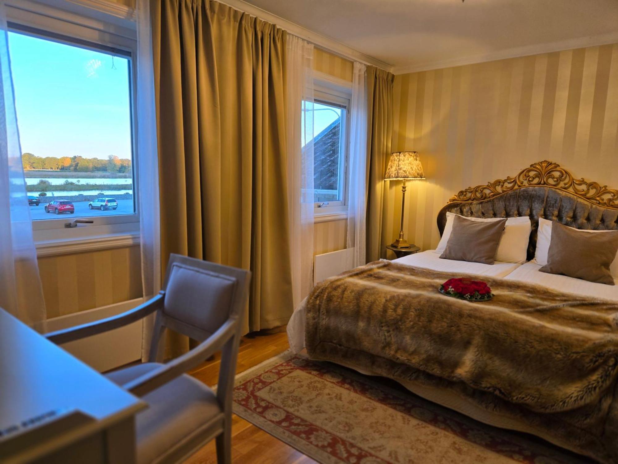 Vaenerport Lakefront Hotell مارياستاد المظهر الخارجي الصورة