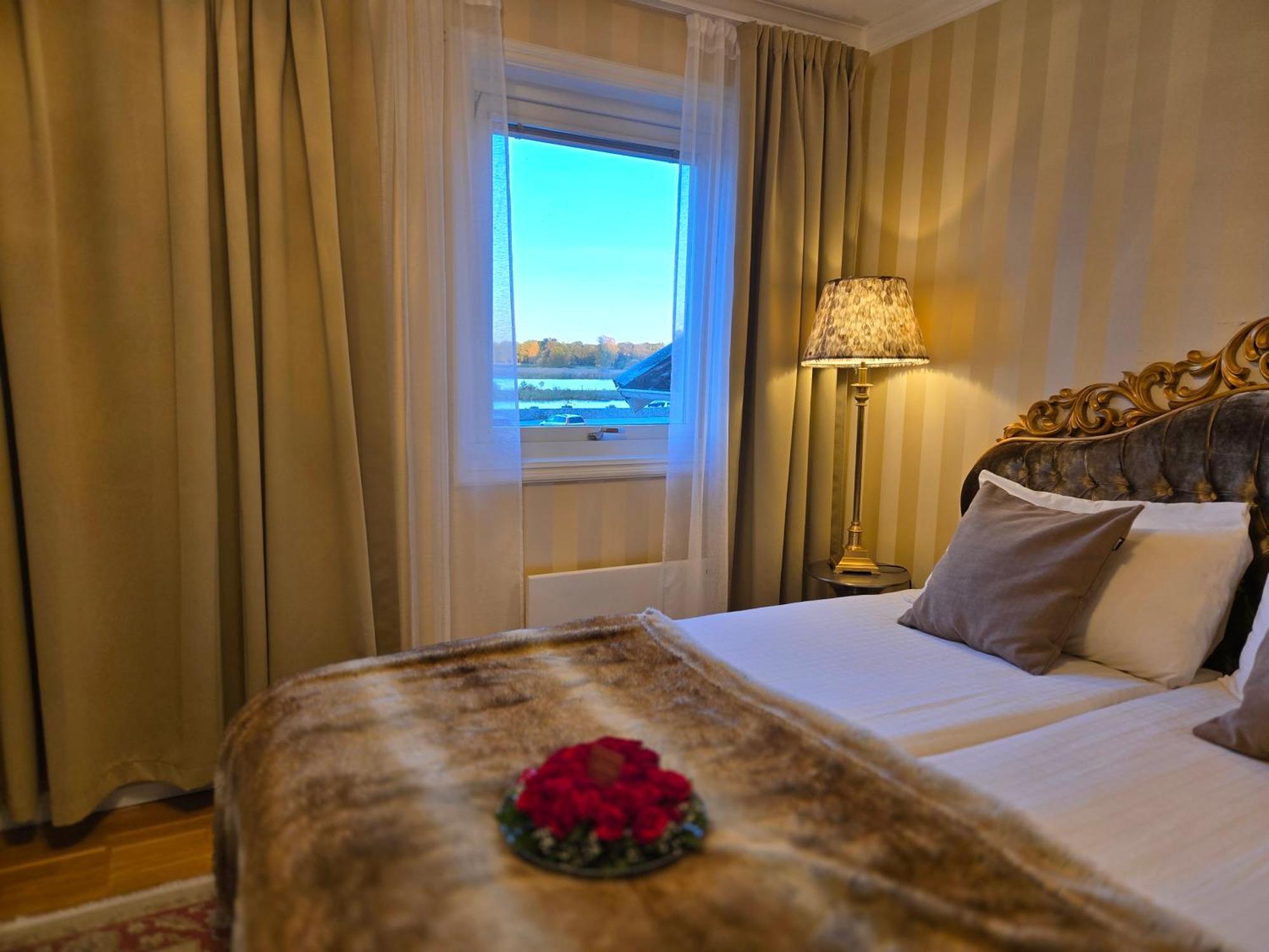 Vaenerport Lakefront Hotell مارياستاد المظهر الخارجي الصورة