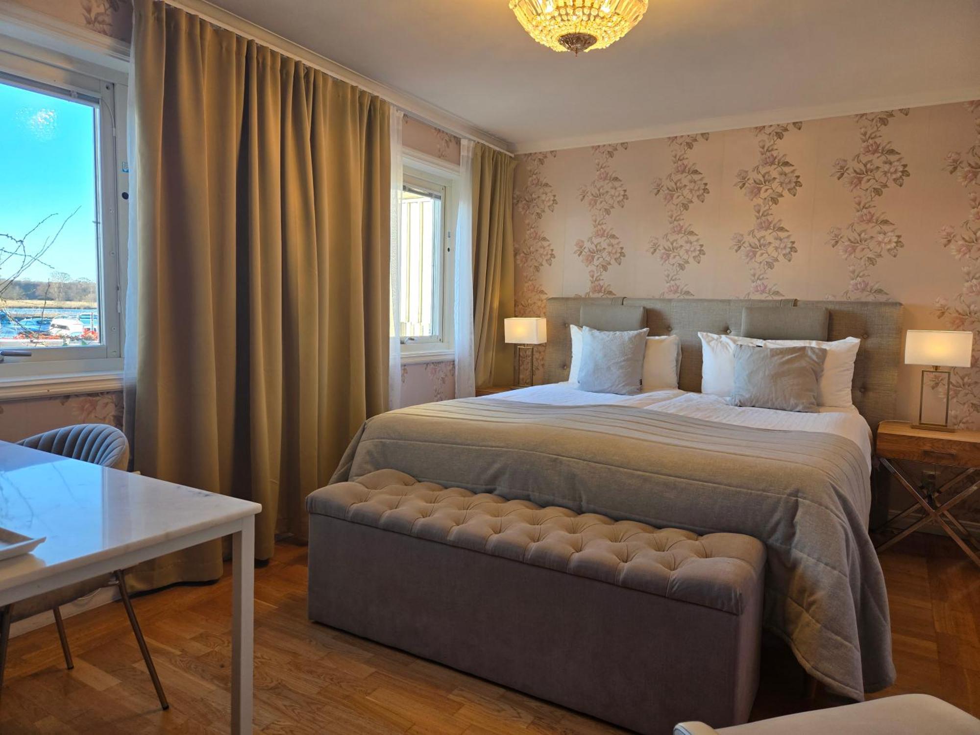 Vaenerport Lakefront Hotell مارياستاد المظهر الخارجي الصورة
